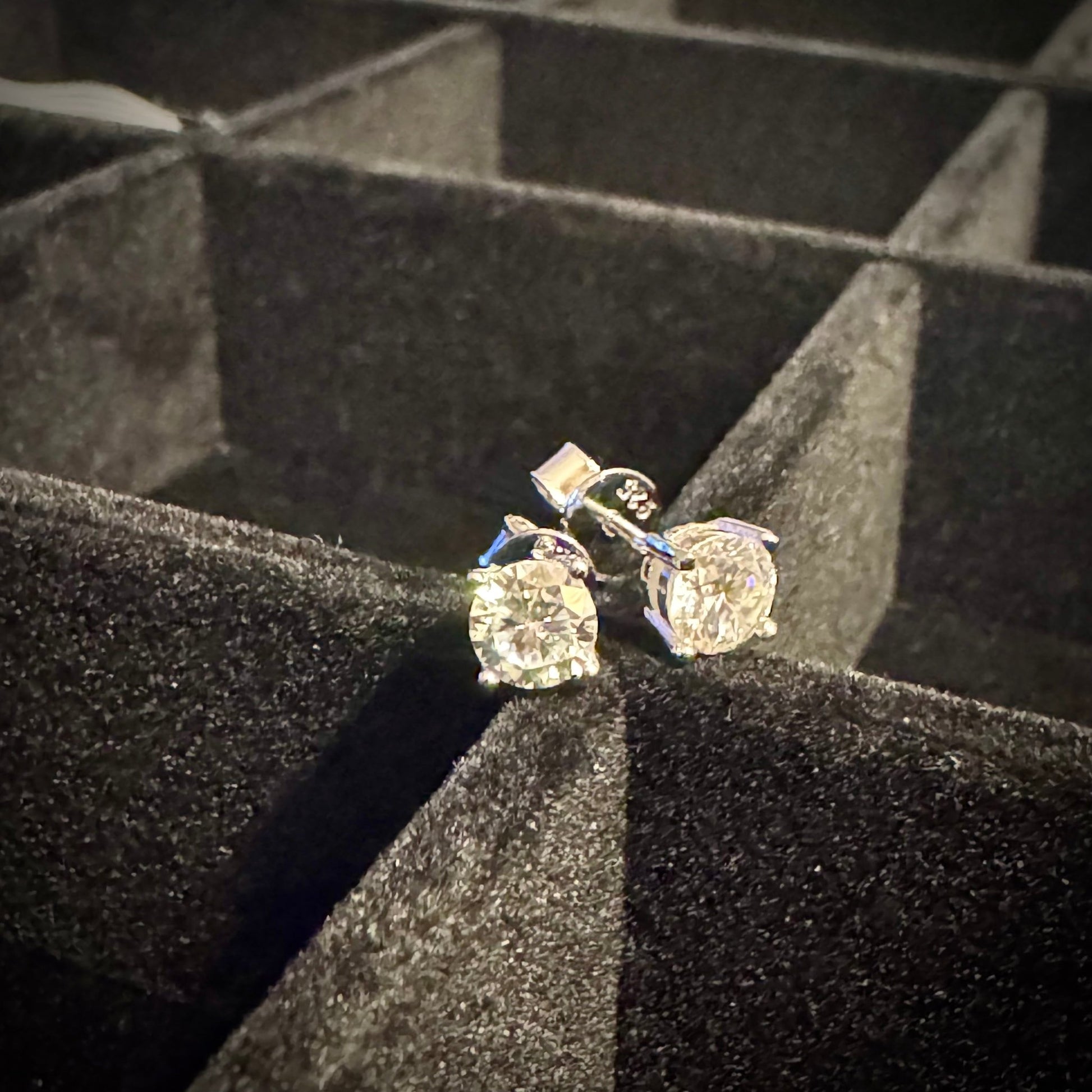 Classic Earrings (Clear or Black) 0.5 - 1ct Moissanite - J.Resilience